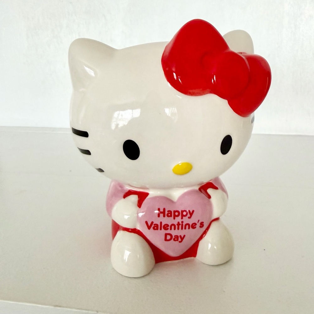 Hello Kitty Valentine's Day Mug. - Picture 5 of 7